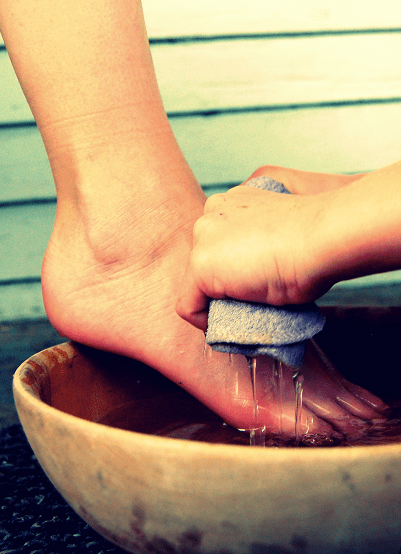 humility_feet_washing_small